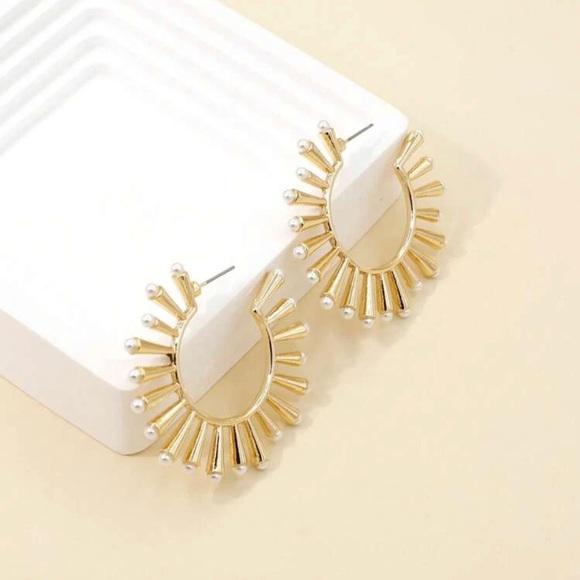 2/$30🌵 Gold Tone Sun Ray Faux Pearl Hoop Sunburst Circle Earrings Jewelry Boho - Picture 3 of 8